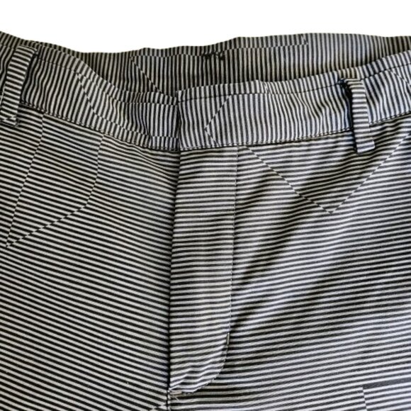 NIKE Golf Standard Fit Dri-Fit Stretch Black Gray Striped Shorts Mens 32 - Picture 3 of 6